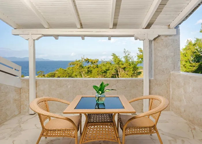 Leandros Hotel 3*