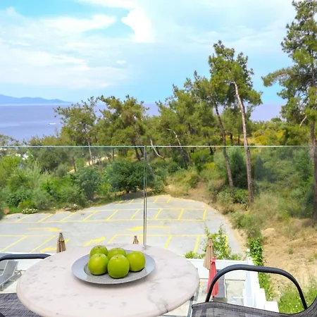 Leandros Hotel 3*