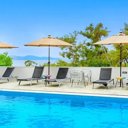 Leandros Hotel 3*