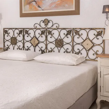 Leandros Hotel Nea Roda