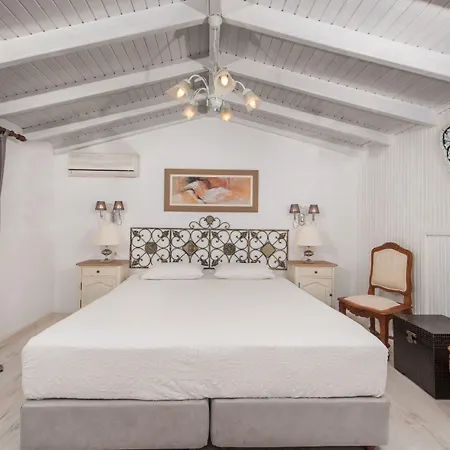 Leandros Hotel