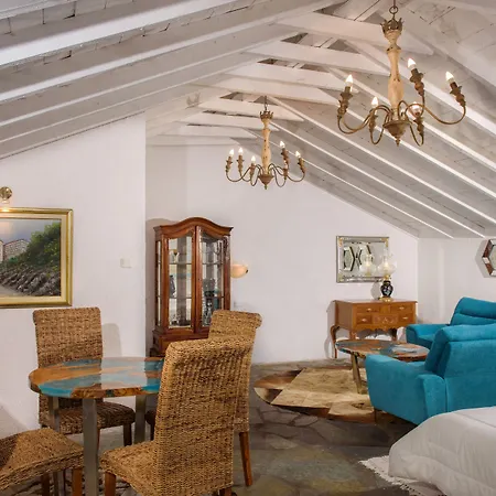Leandros Hotel 3*