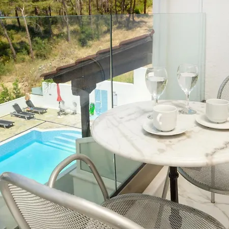 Leandros فندق 3*