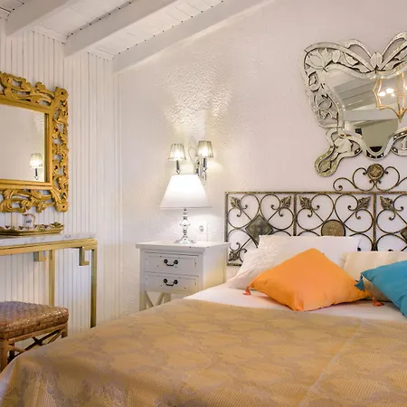 فندق Leandros 3*