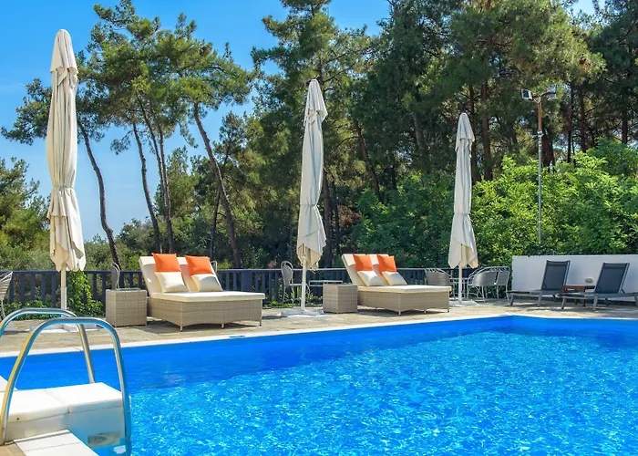 Отель Leandros
